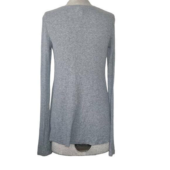 BCBGMAXAZRIA Grey Knit Long Sleeve V Neck Size Medium - Picture 2 of 5